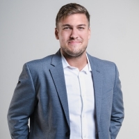 SZŰCS DÁVID | Stand Up Comedy Humortársulat