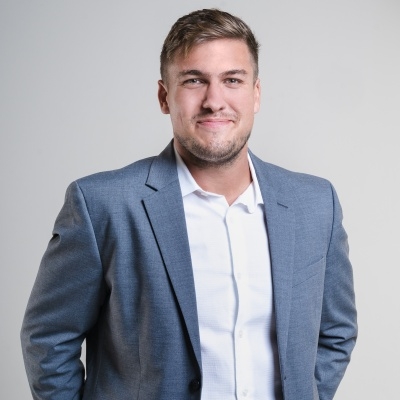 SZŰCS DÁVID | Stand Up Comedy Humortársulat