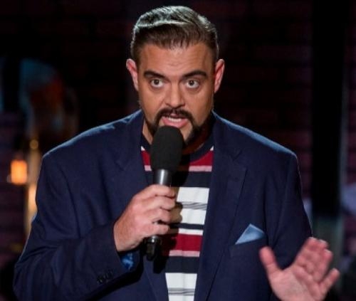 Amíg az ember szeretettel készíti a poénokat, nincs sértődés | Stand Up Comedy Humortársulat