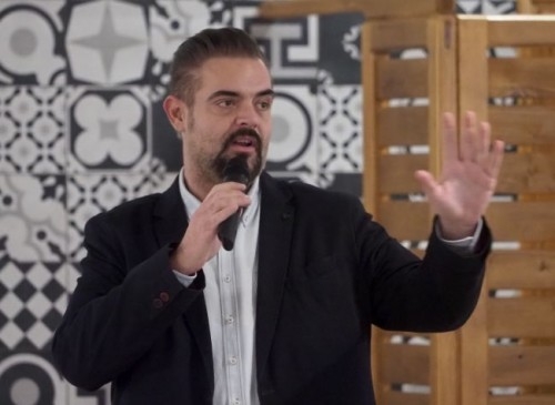 Felfelé ívelő csillag | Stand Up Comedy Humortársulat