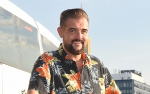 Micsoda? Marihuánával kezelné rajongója a gyógyíthatatlan beteg magyar humoristát | Stand Up Comedy Humortársulat