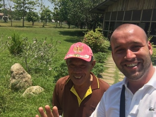 Fegyveres katonák tartóztatták fel a magyar a humoristát... | Stand Up Comedy Humortársulat