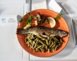 Zöldséges sült halra szavazott a humorista és az énekes | Stand Up Comedy Humortársulat