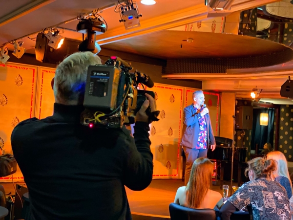 Az Éjjel-nappal Budapestben tűnik fel a Showder Klub humoristája | Stand Up Comedy Humortársulat