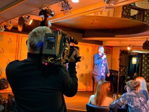 Az Éjjel-nappal Budapestben tűnik fel a Showder Klub humoristája | Stand Up Comedy Humortársulat