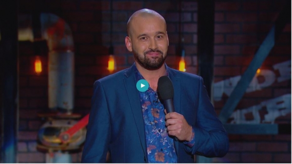 Videó! Horváth Gábor a Showder Klub színpadáról üzent Trokán Nórának | Stand Up Comedy Humortársulat