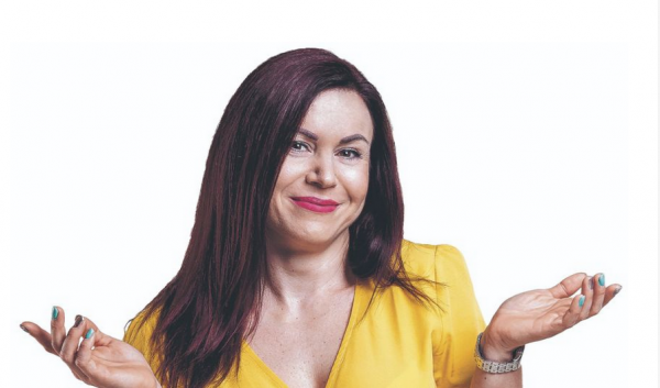 Íme egy comedypowergirl! 22 évesen felállított rekordját még mindig nem döntötte meg senki! | Stand Up Comedy Humortársulat