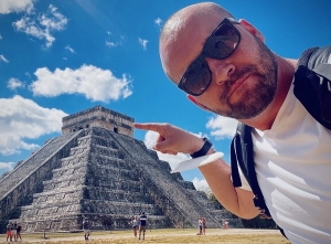  Egyedül utazik, de nem magányos a vakáción Horváth Gábor | Stand Up Comedy Humortársulat