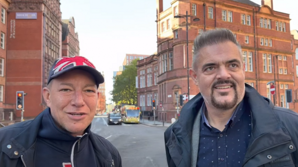 Terroristának nézték Orosz Györgyöt és Németh Kristófot Angliában | Stand Up Comedy Humortársulat