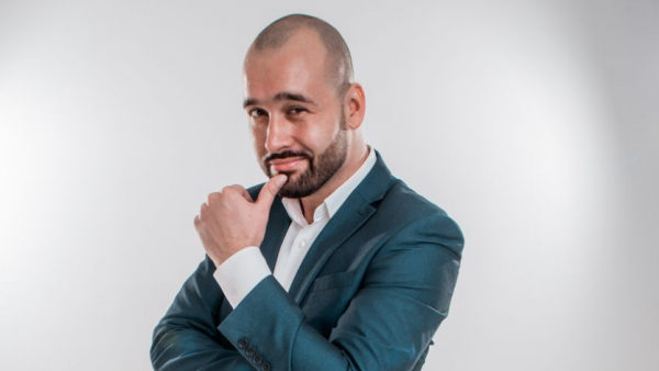 Itthon csahol a Váci utca buldogja | Stand Up Comedy Humortársulat