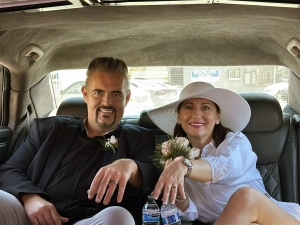 Elvis-imitátor adta össze a népszerű humoristát és szerelmét Las Vegasban | Story | Stand Up Comedy Humortársulat