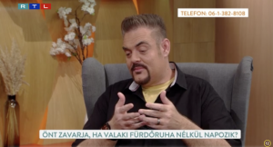 Orosz Gyuri pikáns helyzetben találta magát, amikor egy nudista strandon kellett stand-upolnia | Stand Up Comedy Humortársulat