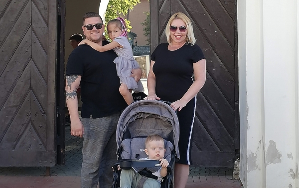 16 évig pálmafa alatt ünnepelte a karácsonyt a debreceni humorista, Ruha Tomi - VIDEÓ | Stand Up Comedy Humortársulat