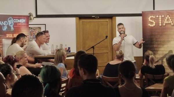 Az ország legnagyobb nevettetőihez csatlakozhat a balatonfűzfői srác - VEHIR.HU | Stand Up Comedy Humortársulat