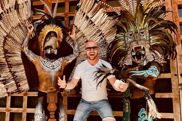 A bangkoki reptéren feltartóztatták Horváth Gábort, lepergett előtte az élete - VIDEÓ | Stand Up Comedy Humortársulat