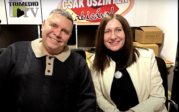 Kállai Krisztina, a Stand Up Comedy Humortársulat ügyvezetője a Szószátyár műsorában mesél a társulatról - Szószátyár - Trimedio rádió  | Stand Up Comedy Humortársulat