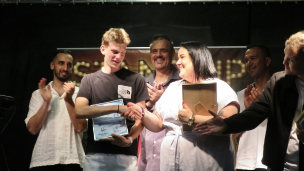 Új csillag a stand-up egén - Koleszár Henrietta nyerte az idei Humortechnikumot | Stand Up Comedy Humortársulat