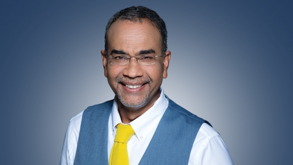 „Orosz Gyuri meglátta bennem a potenciált” – stand-up-turnéra indul Joshi Bharat - 24.HU | Stand Up Comedy Humortársulat